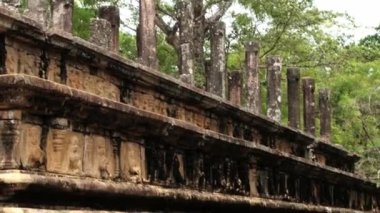 Antik kent Polonnaruwa, Sri Lanka, binada kalıntıları için görüntüleyin.