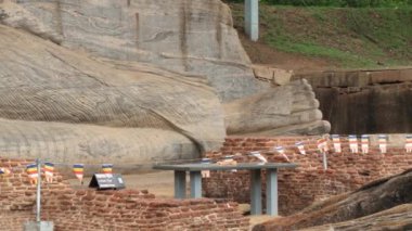 Antik kentin Polonnaruwa, Sri Lanka, Buda heykelinin dış.