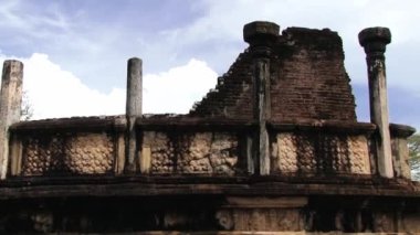 Binanın içinde Polonnaruwa, Sri Lanka Antik şehir kalıntıları.