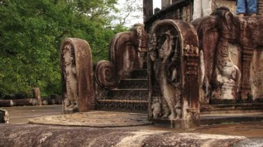 Kadınlar Harabeleri Antik şehir Polonnaruwa, Sri Lanka ziyaret edin.