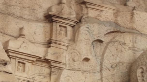 佛像刻在石头上古代波隆纳鲁瓦市斯里兰卡. — 图库视频影像