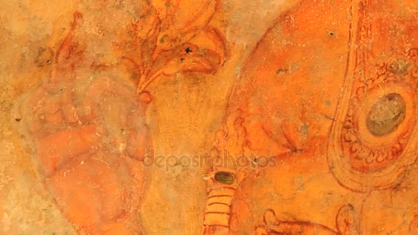 Exterior das pinturas antigas na rocha Sigiriya em Sigiriya, Sri Lanka . — Vídeo de Stock