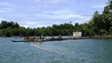 İnsanların karides Çiftliği'nde Madu Ganga nehir içinde Madu Ganga, Sri Lanka için çalışmak.