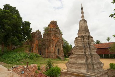 Siem Reap, Kamboçya'da Lolei Tapınağı kalıntıları için görüntüleyin.