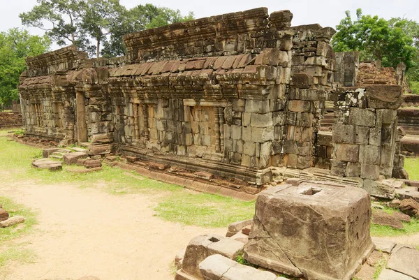 Zobacz do ruin świątyni Bakong w Siem Reap, Kambodża. — Zdjęcie stockowe