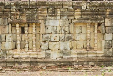 Dış duvardaki Bakong Tapınağı berbat Siem Reap, Kamboçya'da