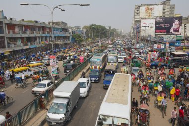 Dakka, Bangladeş'te şehrin merkezi kısmında trafik sıkışıklığı.