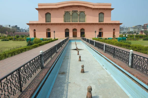 ラールバーグ ・ フォート、ダッカ、バングラデシュの Bibipari 廟の歴史博物館の建物 — ストック写真