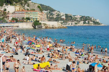 İnsanlar Nice, Fransa'da halk plajı, sakin ol.