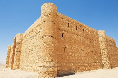 Dış çöl kalesinin Qasr Kharana (Kharanah veya Harrana) yakınındaki Amman, Jordan.