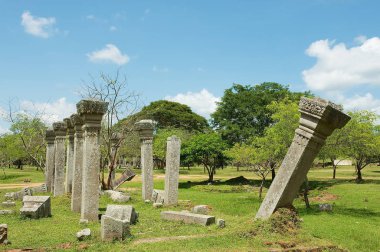Anuradhapura, Sri Lanka kutsal şehir kalıntıları görünümünü.
