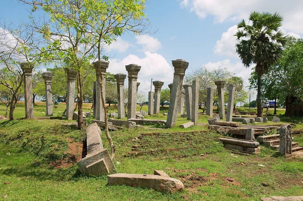Ruinas de la ciudad sagrada en Anuradhapura, Sri Lanka . —  Fotos de Stock