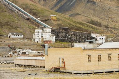 Yıkık kömür madeni terk edilmiş Rus arctic yerleşim Pyramiden, Norveç.