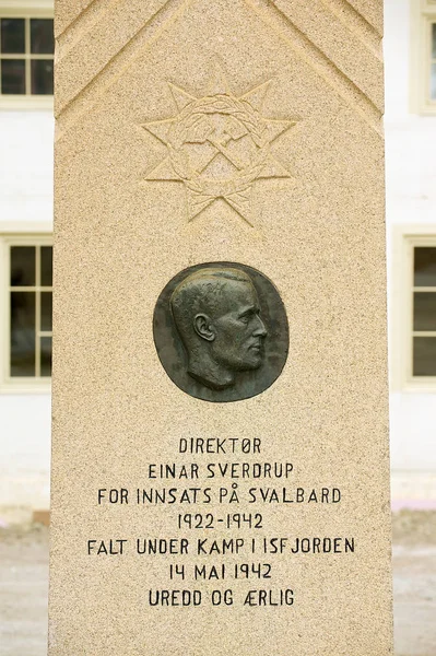 Мемориал Эйнару Свердрупу в Лонгйирбиене, Норвегия . — стоковое фото