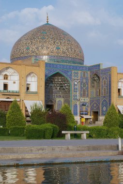 Şeyh Lütfullah Camii görünümüne Nakş-ı Cihan Meydanı Isfahan, İran'ın.