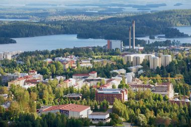 Kuopio, Finlandiya için Puijo Kulesi'nden şehre görüntülemek.