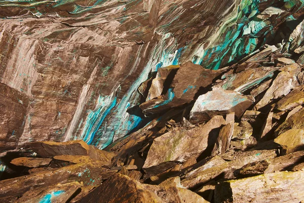 Textura abstracta del cobre oxidado en las paredes de la mina subterránea de cobre en Roros, Noruega . — Foto de Stock