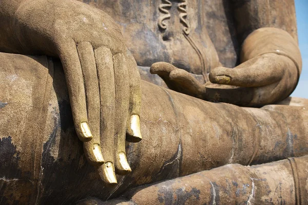 Boeddhabeeld close-up hand detail in Sukhothai, Thailand. — Stockfoto