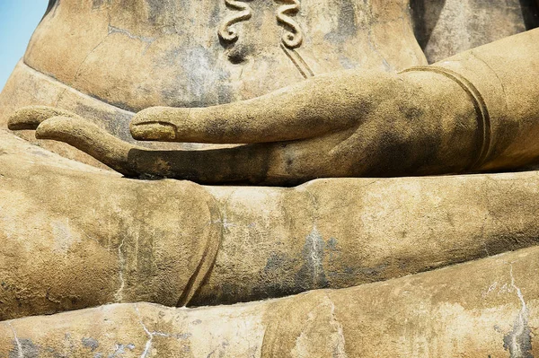Boeddhabeeld close-up hand detail in Sukhothai, Thailand. — Stockfoto