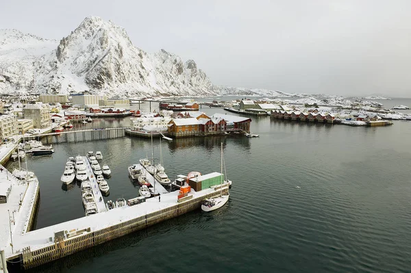 ブレムネス ノルウェーの港にカリ ブレムネス ノルウェー 2011 広角ビュー ブレムネス港 月国際タラ釣り大会で毎年開催の出発点であります — ストック写真