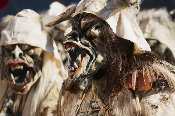 Lucerne Suíça Fevereiro 2012 Pessoas Não Identificadas Vestem Fantasias Máscaras — Fotografia de Stock