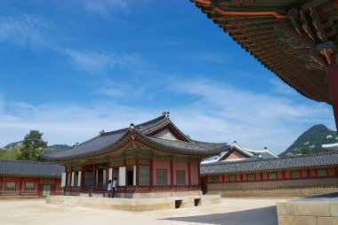 Seoul, Kore - 31 Ağustos 2008: Dış Gyeongbokgung Sarayı Seul, Kore tarihi binaların. 