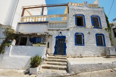 Bodrum, Türkiye - 15 Ağustos 2009: Bodrum, Türkiye'de eski bir binanın dış.