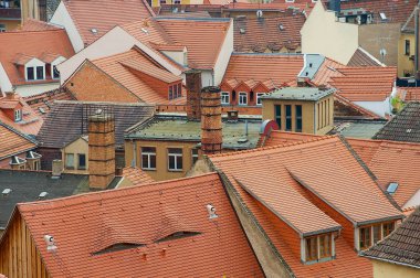 Meissen, Almanya - 22 Mayıs 2010: Kırmızı kiremit çatılar Meissen, Almanya eski binaların görünümüne.