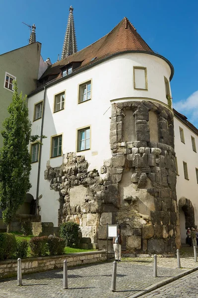 Regensburg Germany September 2010 Unidentified Tourists Visit Remains East Tower — Stock Photo, Image