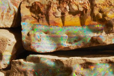 Nadir boulder opal Coober Pedy, Avustralya.