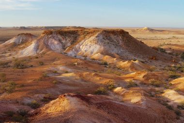 Breakaways rezerv Coober Pedy yakınındaki günbatımı, Güney Avustralya, Avustralya.