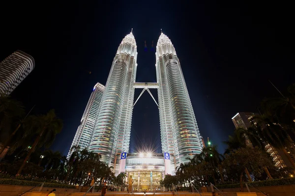 Kuala Lumpur Malezya Ağustos 2009 Görkemli Gece Görünümüne Petronas Ikiz — Stok fotoğraf