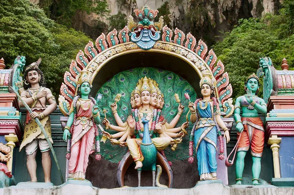 Kuala Lumpur Malezja Sierpnia 2009 Posągi Hinduistycznych Bogów Wejście Jaskiń — Zdjęcie stockowe