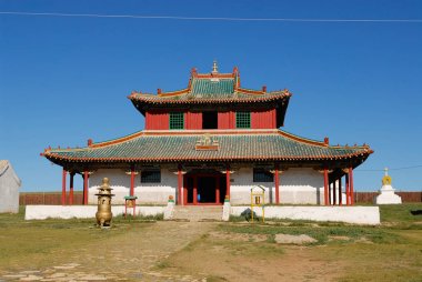 Harhorin, Moğolistan - 22 Ağustos 2006: Dış Harhorin, Moğolistan'da Erdene Zuu Manastırı binalardan biri. Erdene Zuu Manastırı bir Unesco Dünya Mirası Sit alanı olan.