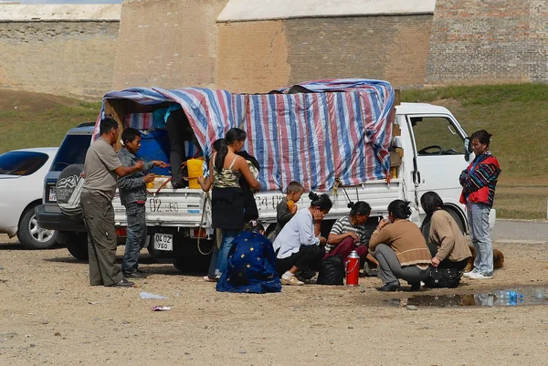 Kharkhorin Mongolia August 2006 Unidentified Mongolian People Have Picnic Erdene — Stock Photo, Image