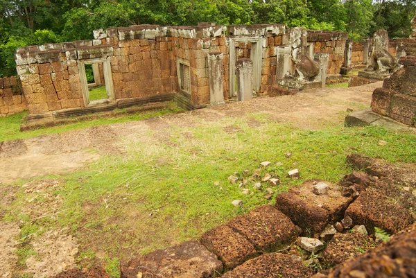 柬埔寨暹粒东 Mebon 寺遗址. — 图库照片