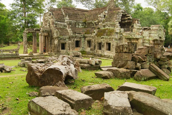 Siem Reap, Kamboçya Ta Prohm Tapınağı kalıntıları için görüntüleyin. — Stok fotoğraf