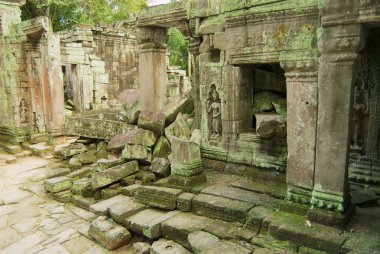 Siem Reap, Kamboçya Ta Prohm Tapınağı kalıntıları için görüntüleyin.