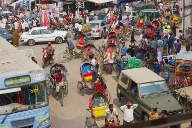 Dakka, Bangladeş - 22 Şubat 2014: Şehrin dakka, Bangladeş'te orta kısmında yoğun trafik. Dhaka dünyanın en nüfuslu kentlerinden biridir. 