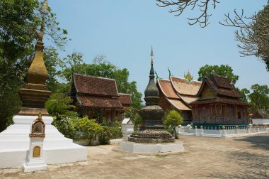 Luang Prabang, Laos - 14 Nisan 2012: Luang Prabang, Laos 'taki Xieng Tanga Tapınağı. Wat Xieng Tangası 16. yüzyılın ortalarında inşa edildi..