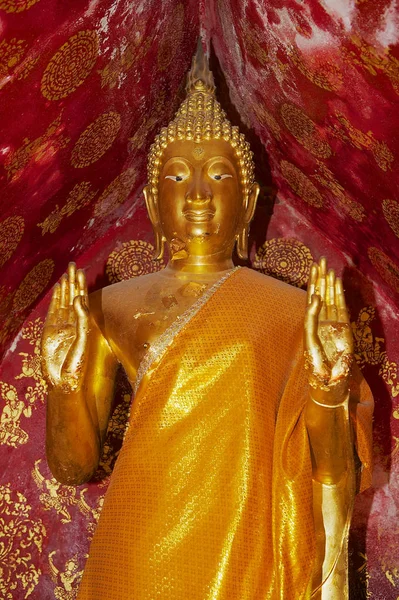 2012年4月16日 老挝卢安普拉邦 位于老挝卢安普拉邦的一个红色小堂或金城寺中的佛像 — 图库照片