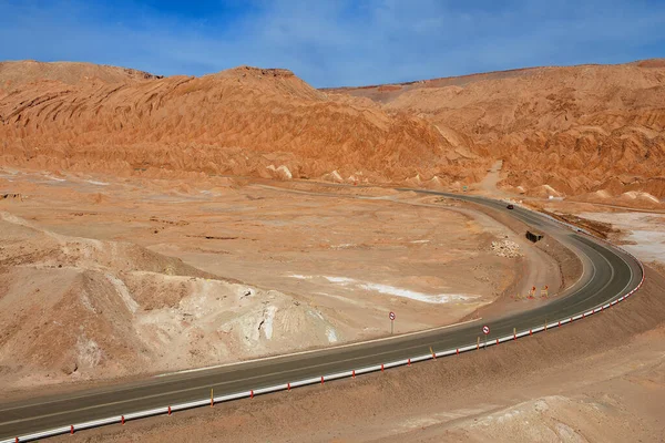 Droga Asfaltowa Ekstremalnym Krajobrazem Obok Doliny Księżyca Pustyni Atacama San — Zdjęcie stockowe