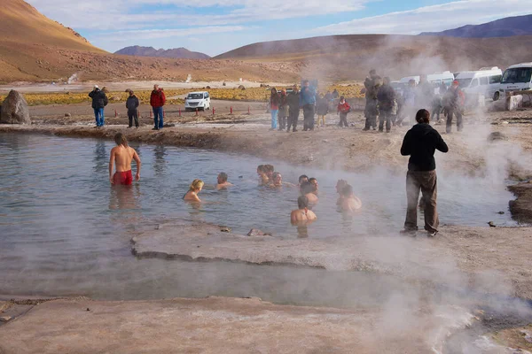 Circa San Pedro Atacama Chile Października 2013 Turyści Kąpią Się — Zdjęcie stockowe