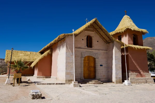 Putre Chile Outubro 2013 Exterior Igreja Com Telhado Coberto Palha — Fotografia de Stock
