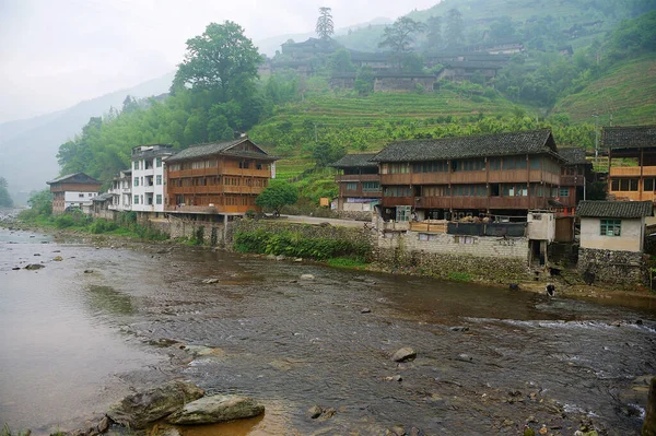 Longsheng Kina Maj 2009 Traditionella Träbyggnader Vid Stranden Floden Longsheng — Stockfoto