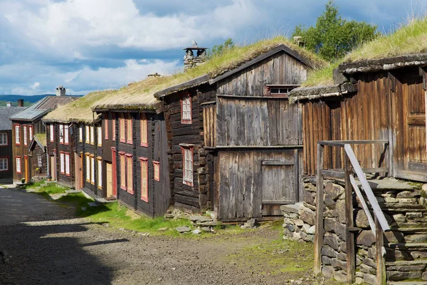 Norveç Roros Kentindeki Bakır Madenlerinin Geleneksel Evleri Roros Kasabası Unesco — Stok fotoğraf