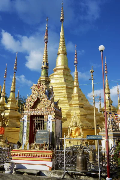 Tak Tajlandia Listopada 2013 Wat Boromthat Buddyjskie Świątynne Budynki Nad — Zdjęcie stockowe