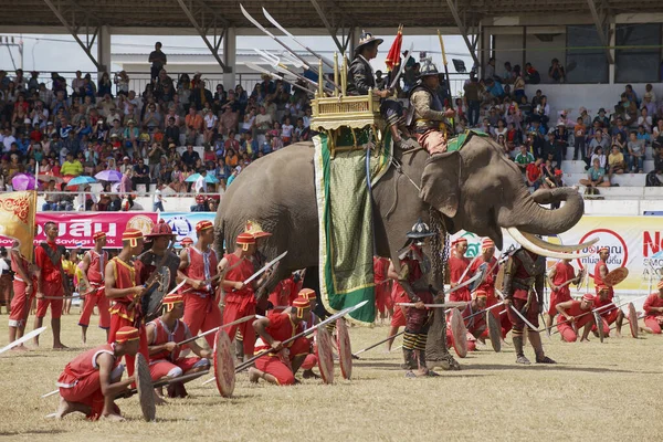 Surin Thailand November 2013 Mahouts Actors Take Part Parade Annual — Stockfoto