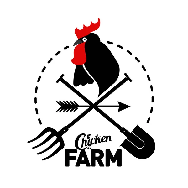 Logotipo de la granja con un gallo y herramientas para agricultores — Vector de stock