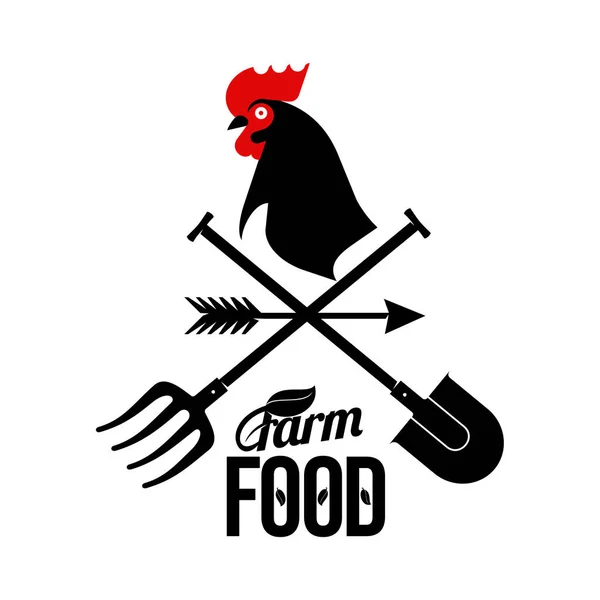 Logotipo de la granja con un gallo y herramientas para agricultores — Vector de stock